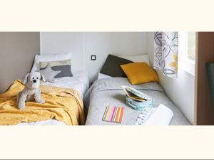 Chambre deux lits simples mobilhome 4 personnes