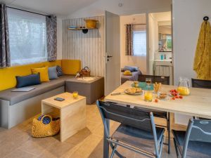 interieur mobil-home 2 soleils © David Glévarec – PLANETE360 Quimper